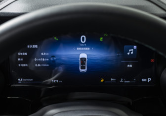 Подержанный автомобиль Geely Monjaro 2025 года (11 фото)