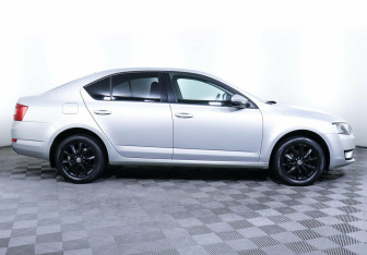 Подержанный автомобиль Skoda Octavia Liftback 2015 года (3 фото)