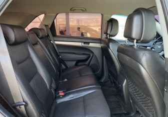 Подержанный автомобиль Kia Sorento 2012 года (23 фото)