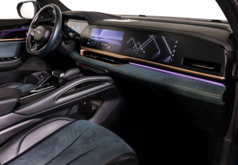 Подержанный автомобиль Geely Monjaro 2023 года (10 фото)