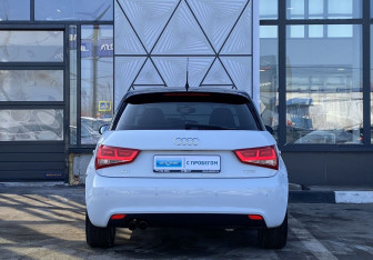 Подержанный автомобиль Audi A1 2013 года (6 фото)