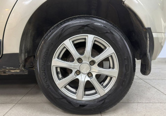 Подержанный автомобиль Renault Sandero 2011 года (9 фото)