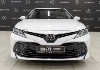 Подержанный автомобиль Toyota Camry Sedan 2018 года (2 фото)