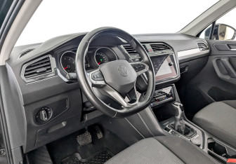 Подержанный автомобиль Volkswagen Tiguan 2021 года (16 фото)