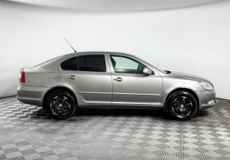 Подержанный автомобиль Skoda Octavia Liftback 2009 года (4 фото)