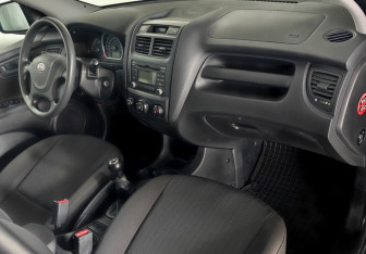 Подержанный автомобиль Kia Sportage 2009 года (11 фото)