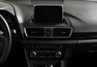 Подержанный автомобиль Mazda 3 Sedan 2014 года (13 фото)