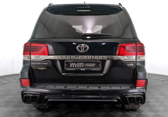 Подержанный автомобиль Toyota Land Cruiser Suv 2017 года (6 фото)