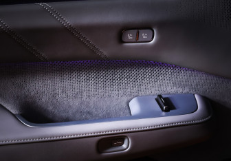 Подержанный автомобиль Zeekr 001 2024 года (19 фото)