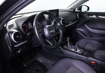 Подержанный автомобиль Audi A3 Sedan 2016 года (15 фото)