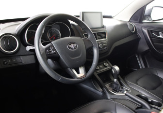 Подержанный автомобиль FAW Besturn X40 2021 года (8 фото)