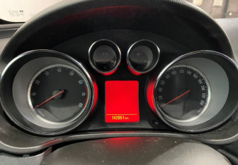 Подержанный автомобиль Opel Insignia Liftback 2013 года (15 фото)