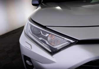 Подержанный автомобиль Toyota RAV4 2021 года (17 фото)