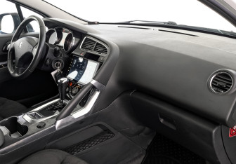 Подержанный автомобиль Peugeot 3008 2013 года (13 фото)