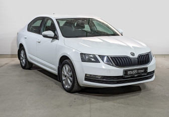 Подержанный автомобиль Skoda Octavia Liftback 2019 года (3 фото)