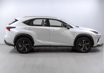 Подержанный автомобиль Lexus NX 2021 года (4 фото)
