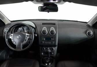 Подержанный автомобиль Nissan Qashqai 2013 года (9 фото)