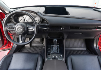 Подержанный автомобиль Mazda CX-30 2021 года (14 фото)