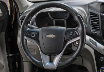 Подержанный автомобиль Chevrolet Orlando 2013 года (19 фото)