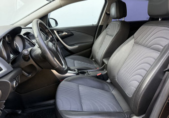 Подержанный автомобиль Opel Astra Wagon 2014 года (10 фото)