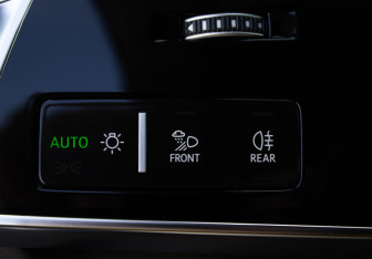 Подержанный автомобиль Audi Q8 2020 года (22 фото)