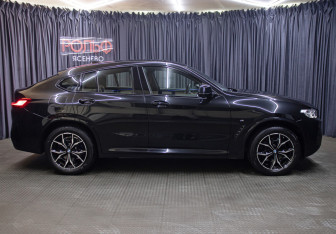 Подержанный автомобиль BMW X4 2021 года (4 фото)