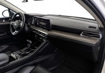 Подержанный автомобиль Kia K5 2021 года (13 фото)
