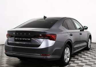 Подержанный автомобиль Skoda Octavia Liftback 2020 года (3 фото)