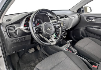 Подержанный автомобиль Kia Rio Hatchback 2021 года (16 фото)