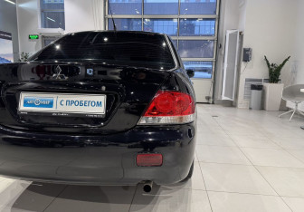 Подержанный автомобиль Mitsubishi Lancer Sedan 2007 года (7 фото)