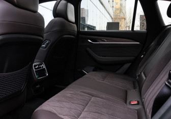 Подержанный автомобиль Geely Monjaro 2026 года (9 фото)