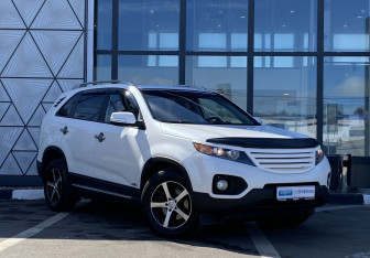 Подержанный автомобиль Kia Sorento 2012 года (3 фото)