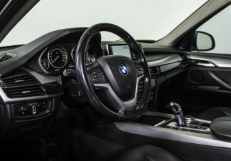 Подержанный автомобиль BMW X5 2016 года (9 фото)