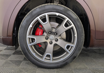 Подержанный автомобиль Maserati Levante 2017 года (12 фото)