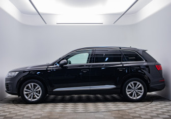 Подержанный автомобиль Audi Q7 2015 года (8 фото)