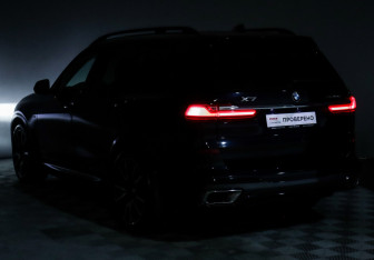 Подержанный автомобиль BMW X7 2022 года (20 фото)
