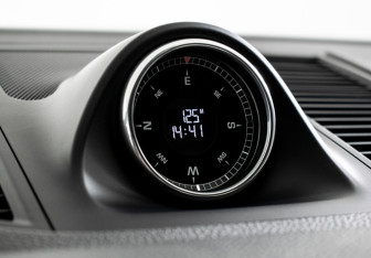 Подержанный автомобиль Porsche Macan 2020 года (17 фото)