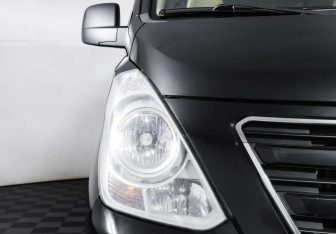 Подержанный автомобиль Hyundai H-1 2018 года (24 фото)