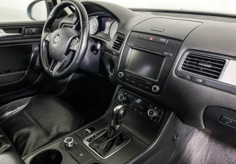Подержанный автомобиль Volkswagen Touareg 2011 года (9 фото)