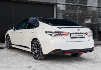Подержанный автомобиль Toyota Camry Sedan 2021 года (6 фото)