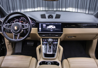 Подержанный автомобиль Porsche Cayenne 2020 года (14 фото)