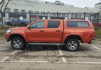 Подержанный автомобиль Toyota Hilux 2015 года (5 фото)
