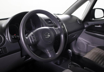 Подержанный автомобиль Suzuki SX4 Hatchback 2013 года (7 фото)