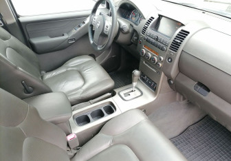Подержанный автомобиль Nissan Pathfinder 2008 года (9 фото)