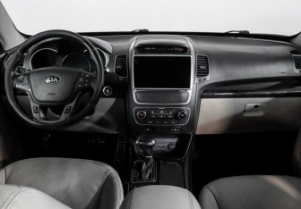 Подержанный автомобиль Kia Sorento 2013 года (12 фото)
