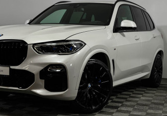 Подержанный автомобиль BMW X5 2020 года (7 фото)