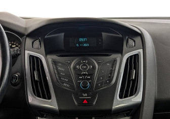 Подержанный автомобиль Ford Focus Hatchback 2014 года (17 фото)