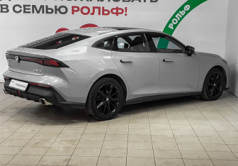 Подержанный автомобиль Changan UNI-V 2023 года (4 фото)