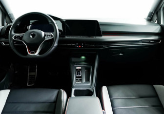Подержанный автомобиль Volkswagen Golf GTI Hatchback 2021 года (8 фото)