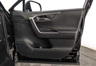 Подержанный автомобиль Toyota RAV4 2020 года (25 фото)